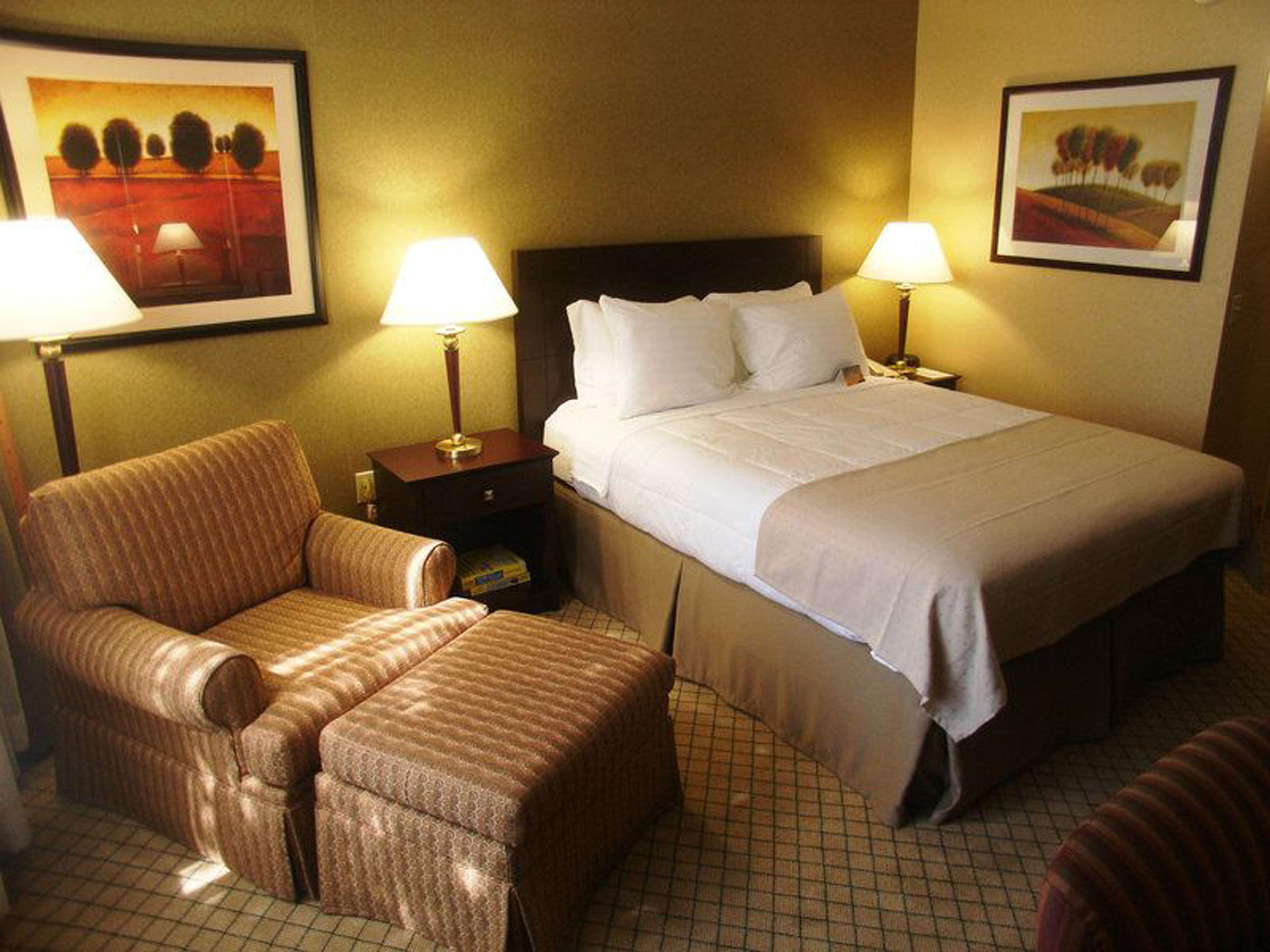Armoni Inn & Suites Orangeburg Oda fotoğraf